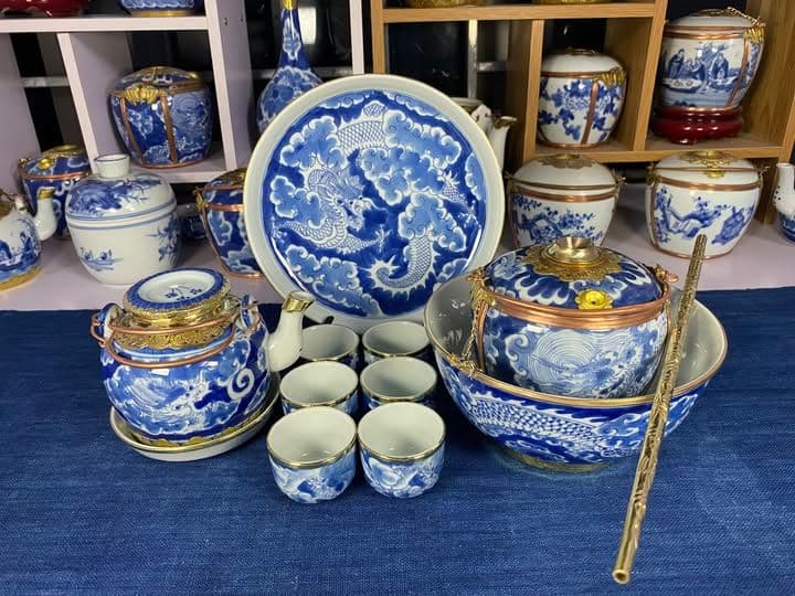 Exploring the Beauty of Traditional Green Ceramic Teapots