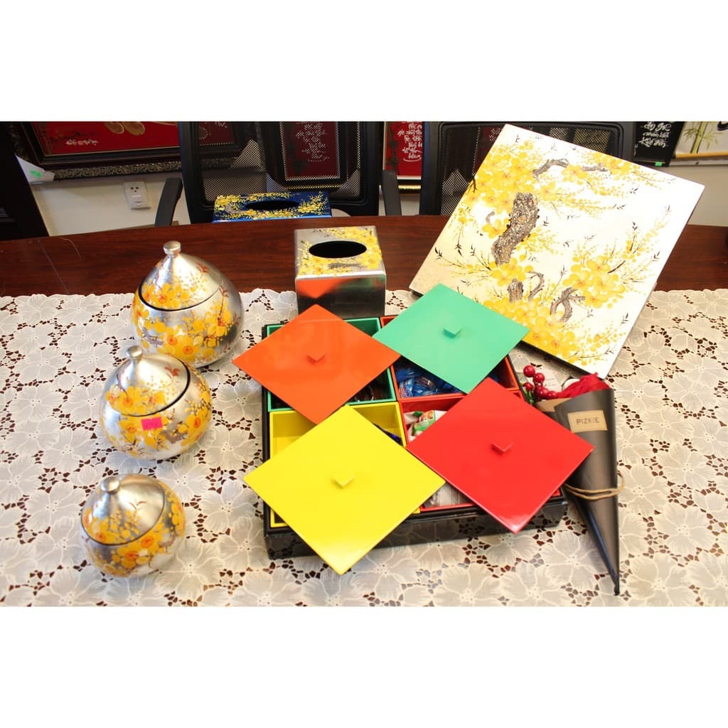 Premium Lacquered Tet Snack Tray Four Separate Compartments 30x30cm