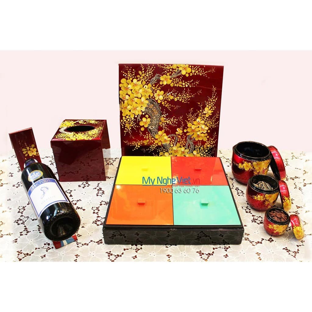 Premium Lacquered Tết Candy Tray 4-Compartment 30x30cm Red